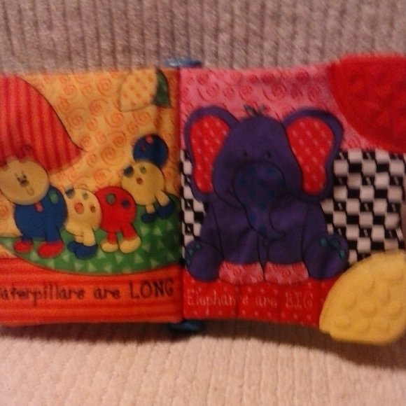 Vintage FRIENDS OF ALL SIZES CLOTH TEETHER BOOK - Picture 3 of 4